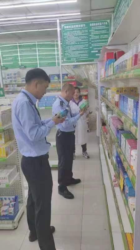 南充市嘉陵區(qū)中城市場監(jiān)管所開展餐飲及食品業(yè)安全大檢查，強(qiáng)化酒店管理